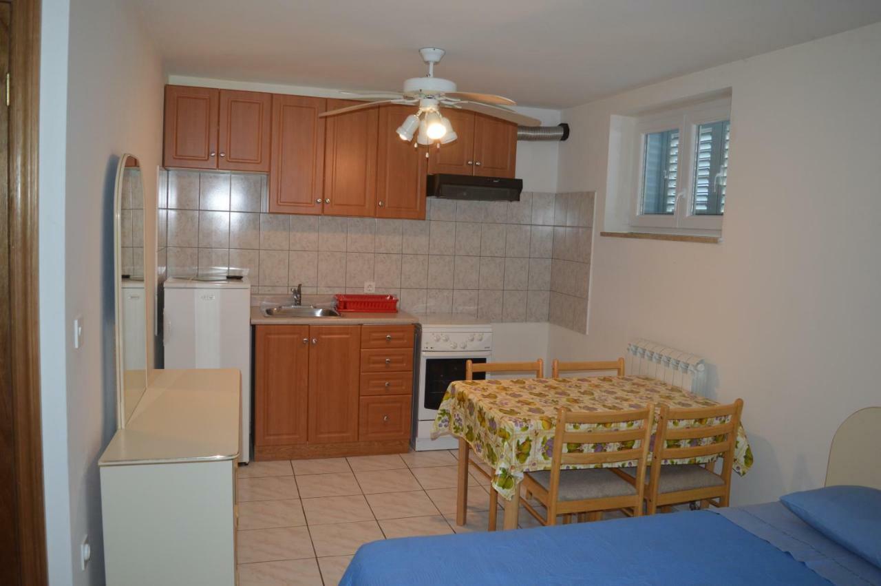 Apartments Charlie Krk Town Exterior photo